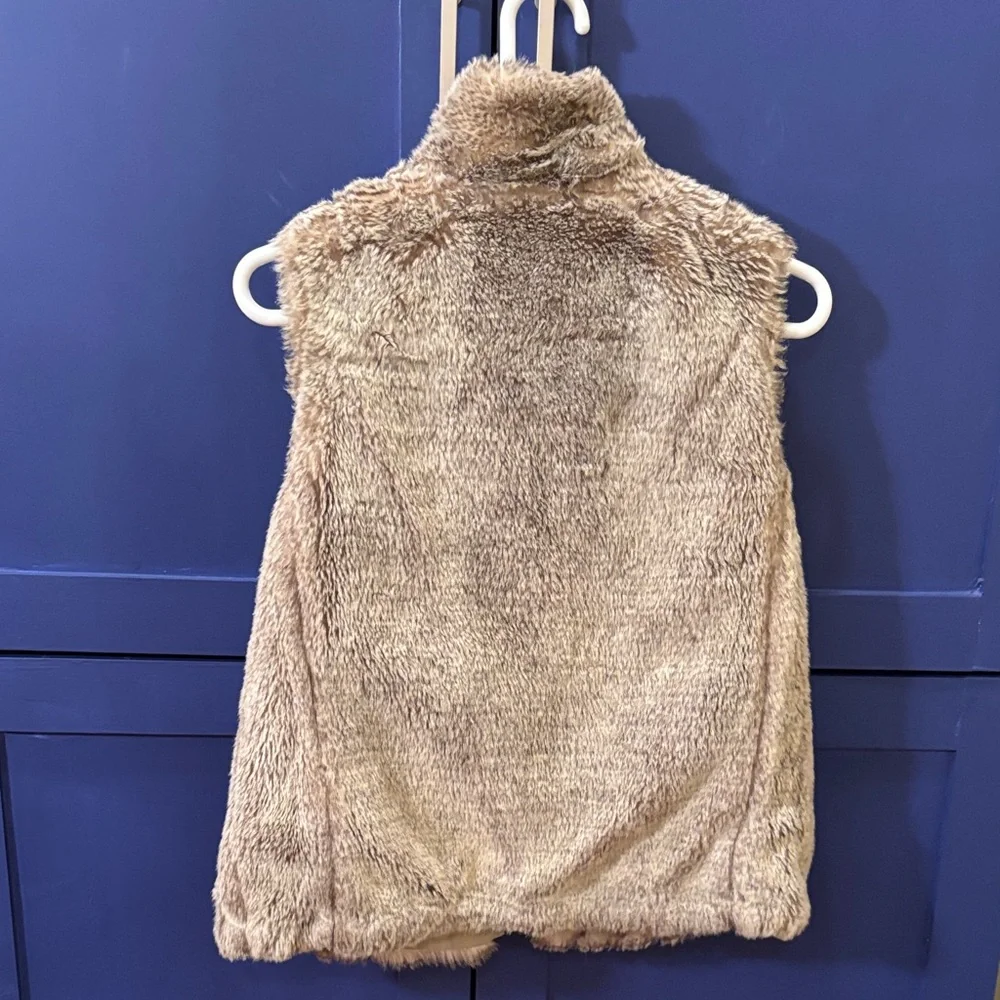 Old Navy Tan Reversible Faux Fur Vest - Picture 3 of 9